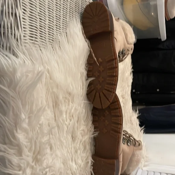 Frye insulted boots . Very good condition. Size 8 - Picture 3 of 4